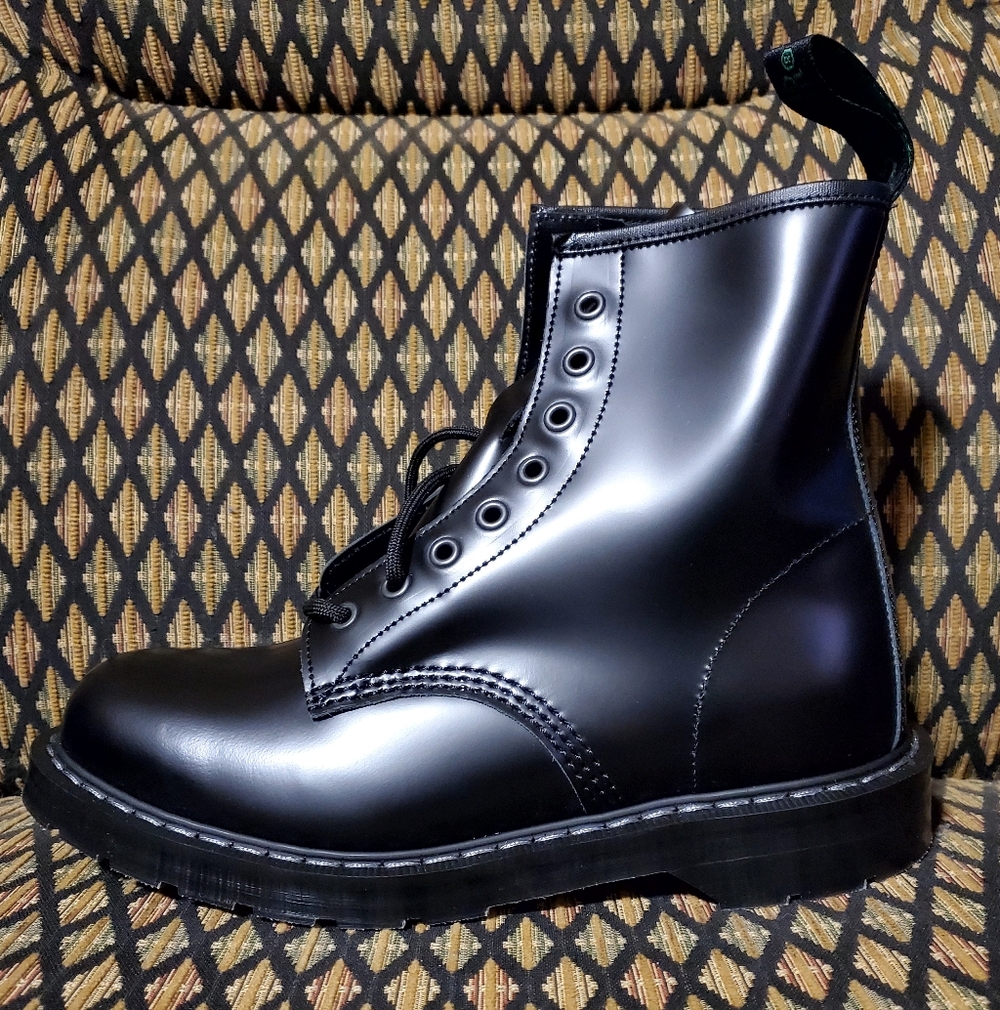 Solovair 8 Eye Derby Boot - Picture 3 of 9